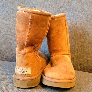 Women's Shoes UGG CLASSIC SHORT II Mid-Calf Sheepskin Boots 1016223 CHESTNUT